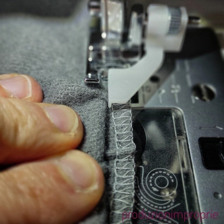 Making of Cardigan Gioiello (The Garnet Cardigan) piedino da orlo cieco